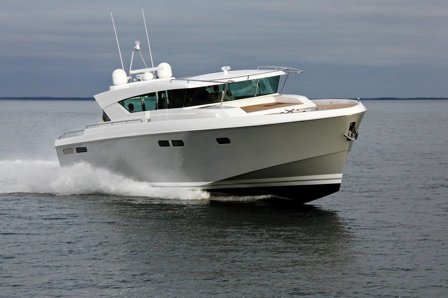 DeltaPowerboat – mod. Delta 54 IPS – monta profili Sphaera